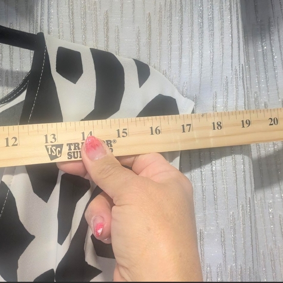 Kasper Women's Abstract Black and White Blouse - Picture 4 of 6